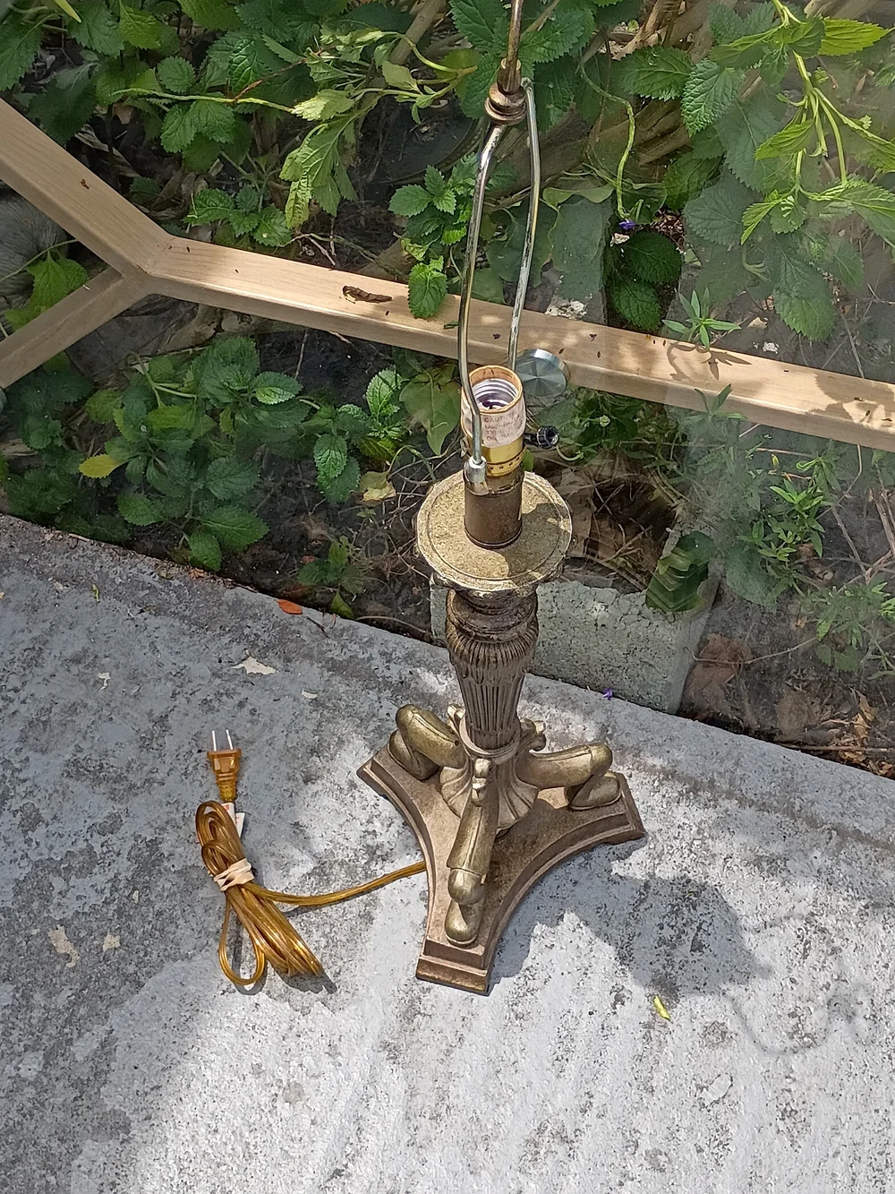 ETHAN ALLEN-VINTAGE Bronze Finish With Decorate Feet🐾Table Lamp.